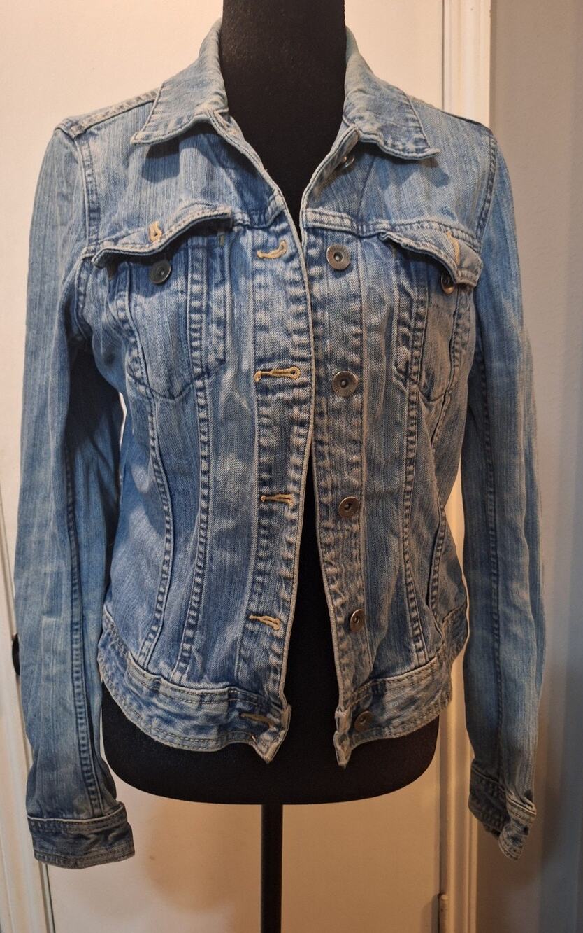 H&M LOGG Denim Women's Light Wash Button Front Blue Jean Jacket - Size 8